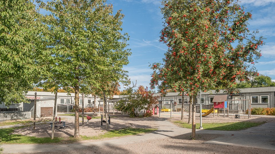 Fålhagsledens Förskolas skolgård och byggnad