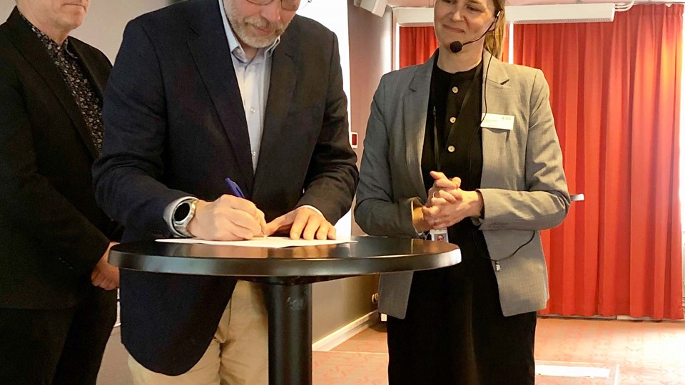 Bild på signering av medlemskap i Uppsala Klimatprotokoll