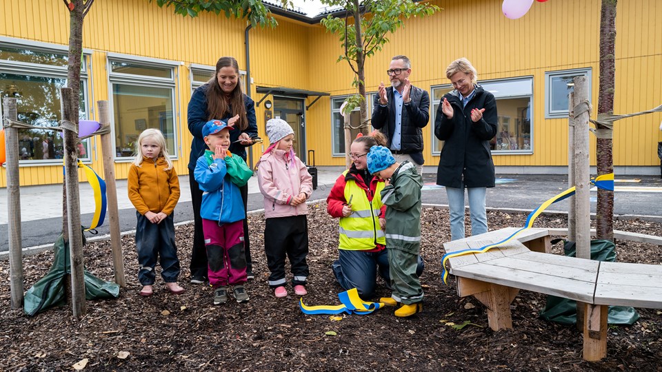 Bild från invigning av Lövstalöts nya förskola