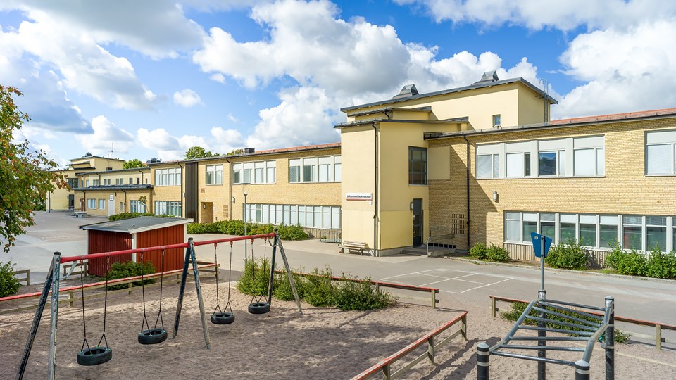 Johannesbäcksskolan byggnad och skolgård