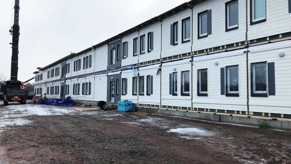 Bild på bygget av Kvarngärdesskolans modulskola