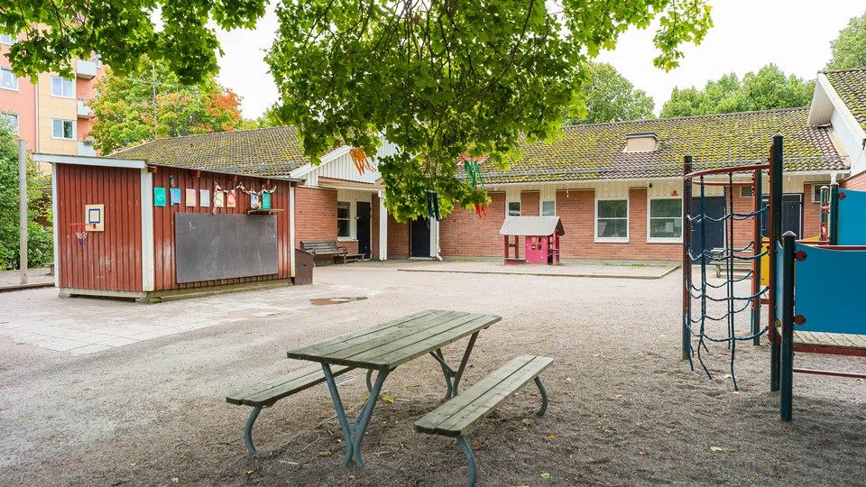Hemmings förskola skolgård och byggnad