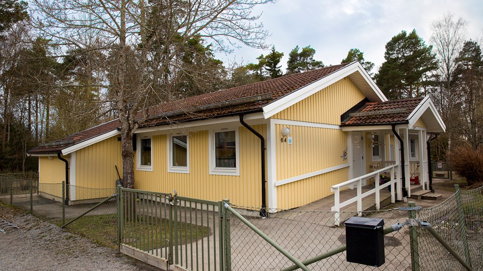 Humlans Förskolas entré och byggnad