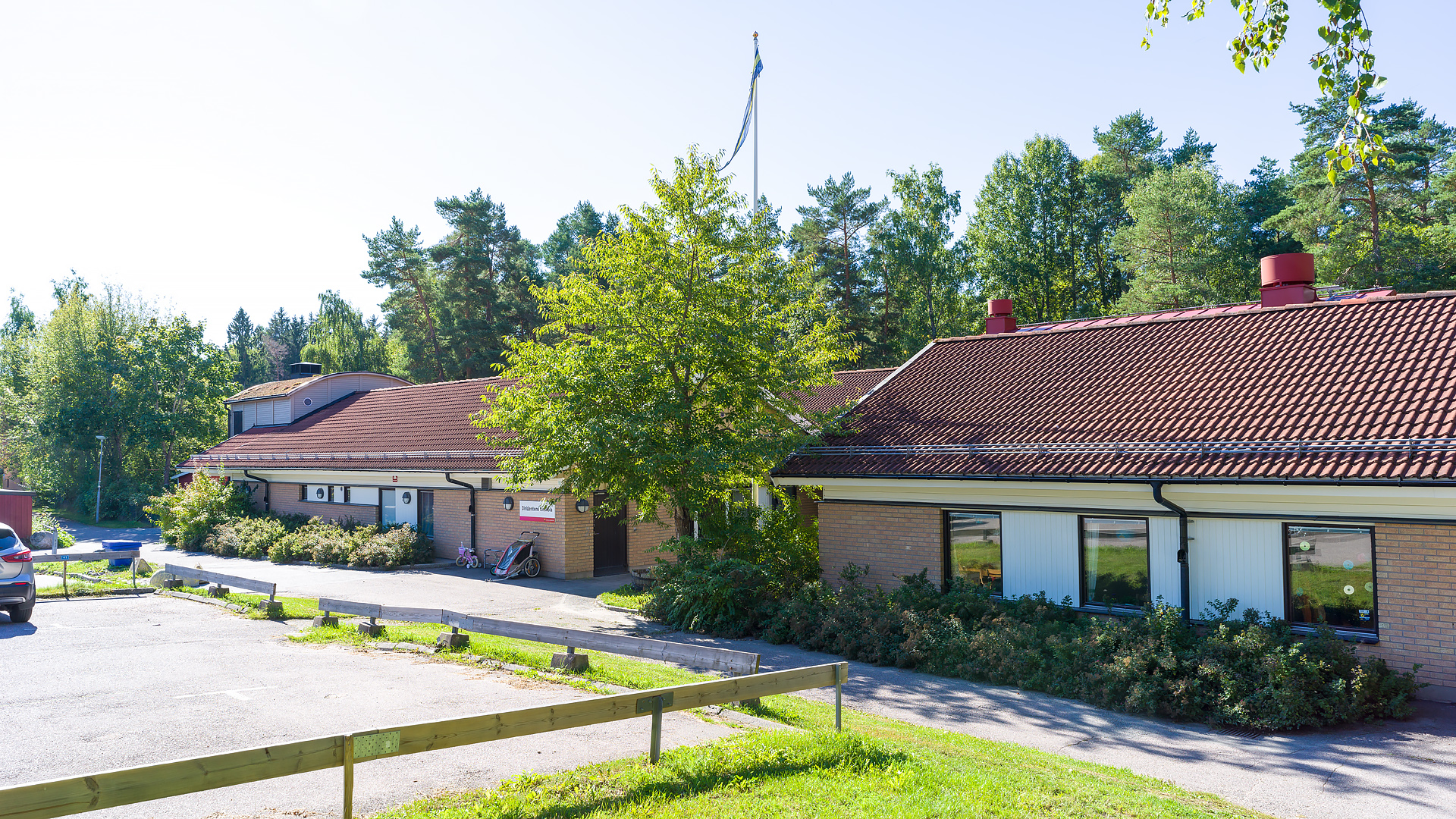 Dirigentens förskolas parkering och byggnad