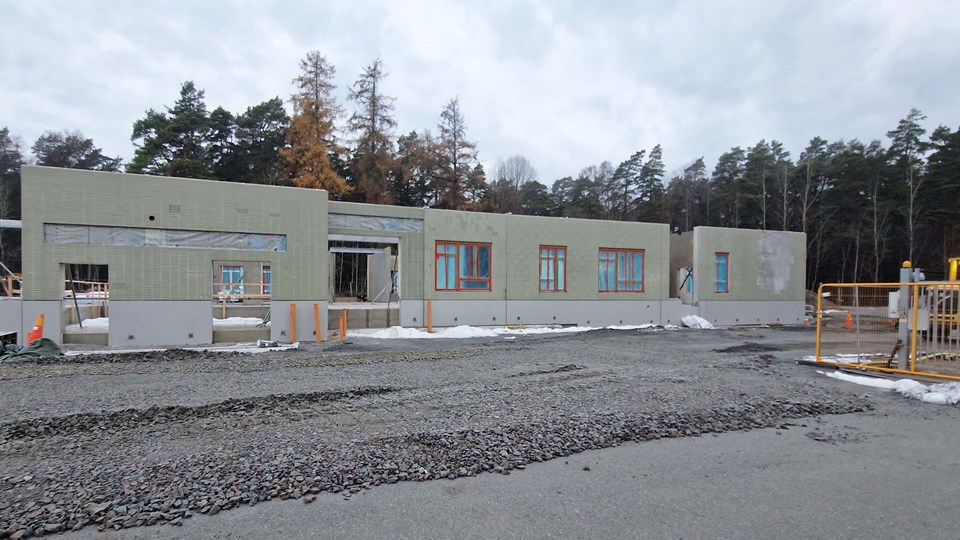 Bild på bygget av nya skolan i Rosendal